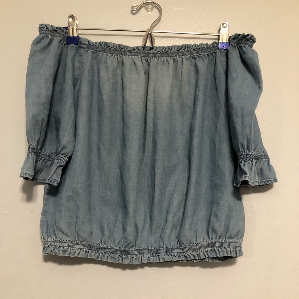Off shoulder shirt